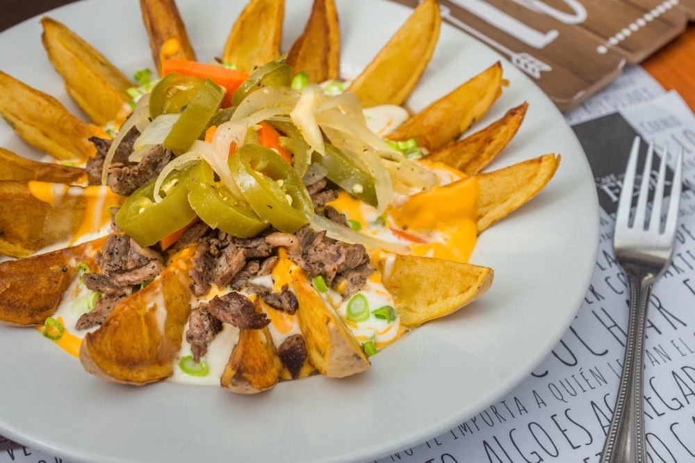 Papas con Carne Asada