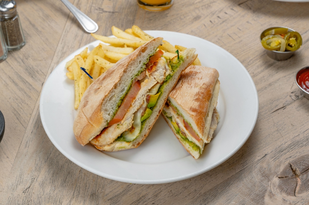 Panini de Pechuga de Pollo Asada